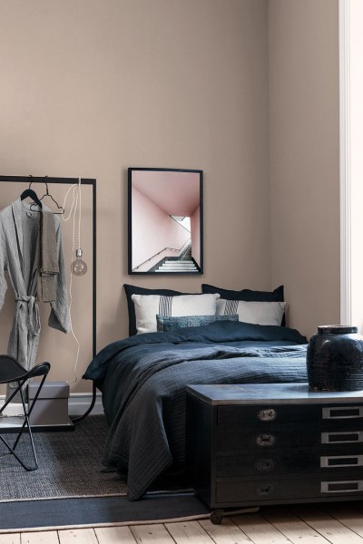 Almond-1_Image_Roomshot_Bedroom_Item_7972