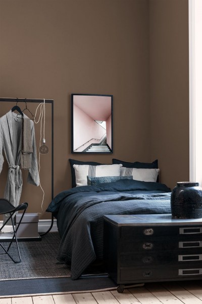 BurntUmber-1_Image_Roomshot_Bedroom_Item_7974