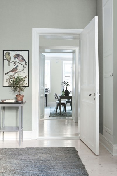 CeladonGreen_Image_Roomshot_Hall_Item_7979