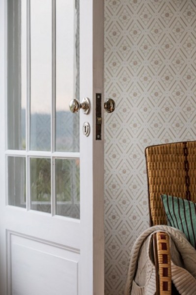 Ester-7660-Oboi-dlya-gostionoy-komnati1_700x700-2