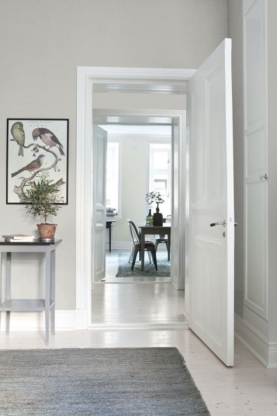 GreyFeather_Image_Roomshot_Hall_Item_7952