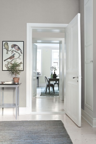 WarmGrey_Image_Roomshot_Hall_Item_7959