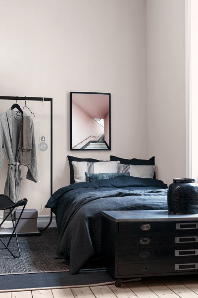 WhitePorcelain-1_Image_Roomshot_Bedroom_Item_7958