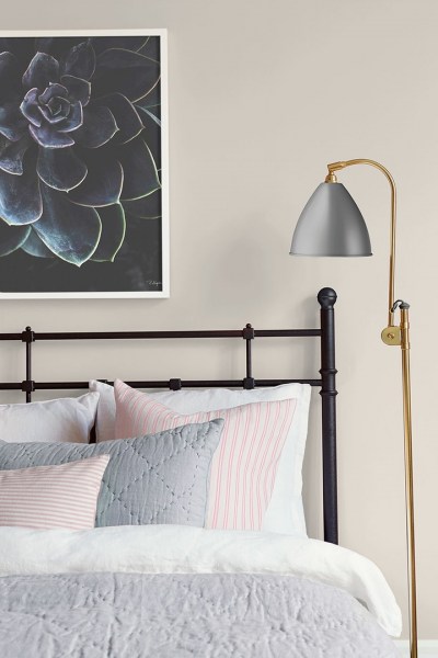 WhitePorcelain_Image_Roomshot_Bedroom_Item_7958